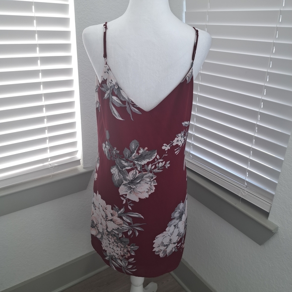 Socialite Maroon Floral Midi Dress - Picture 5 of 7